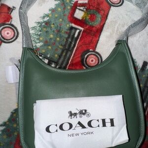 Coach Curve Zip SOLD